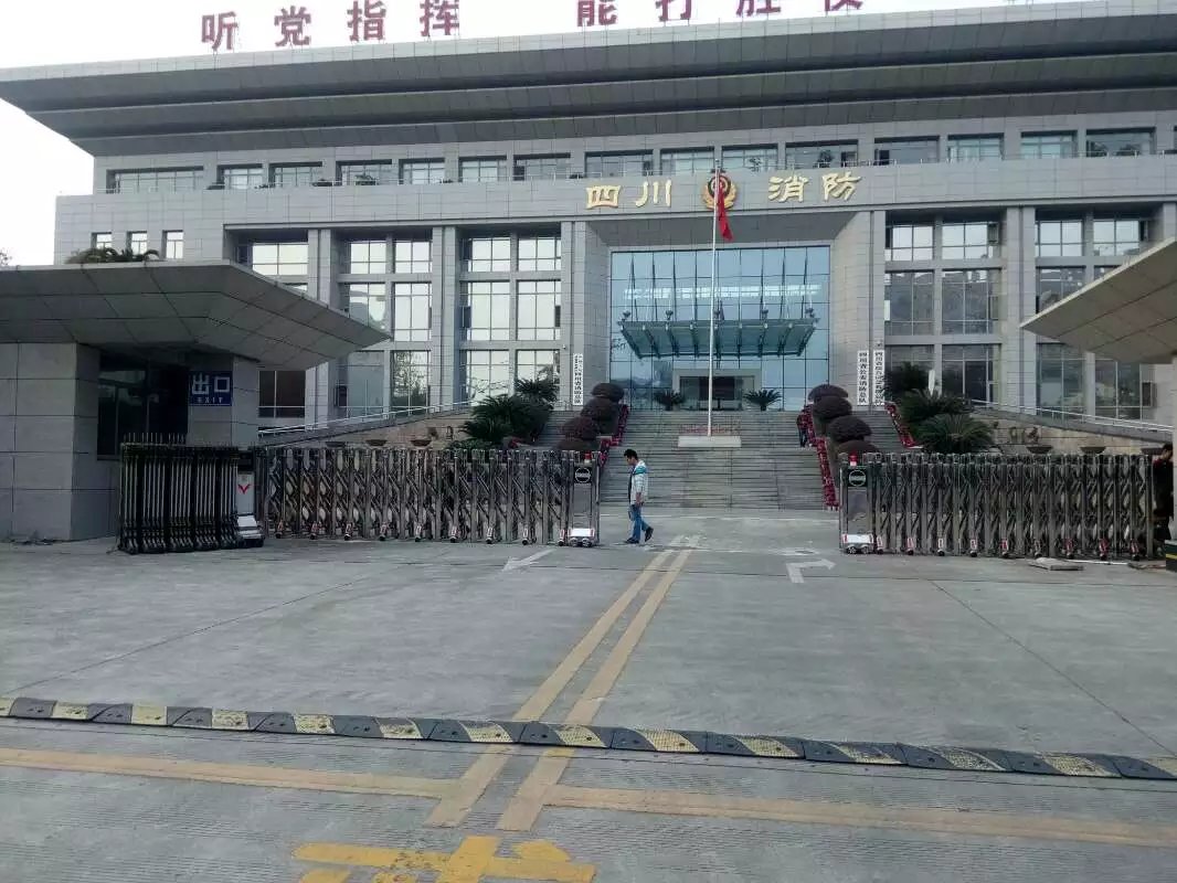 开封开封四川消防总队伸缩门